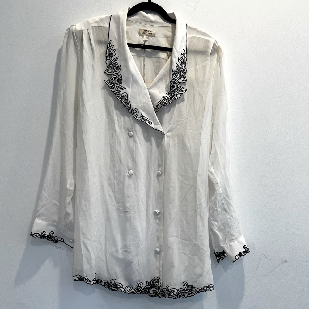 Chasing Unicorns White Mini Dress with Black Sash and Gray Embroidery - Picture 2 of 6